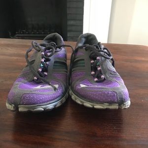 Books Pure tennis shoe